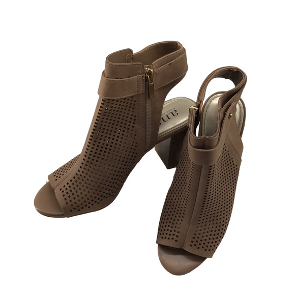 a.n.a Shoes - ANA TROUT—Wm’s Taupe Open Toe/Heel Mesh Ankle Sandals Stacked 3”Heel Side Zip—6M